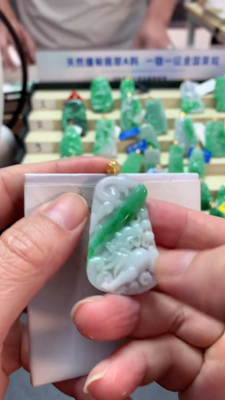 【闪购商品】翡翠吊坠(不含链)18K金镶嵌挂件
