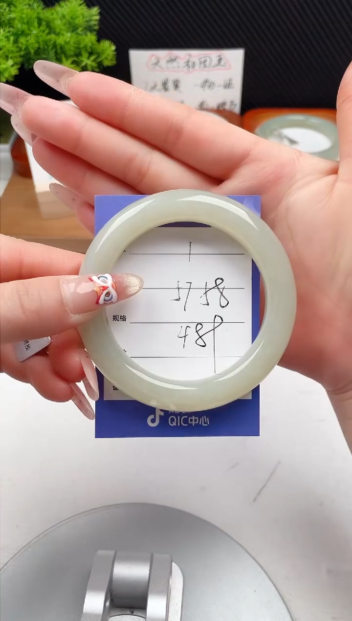 【闪购商品】和田玉手镯未镶嵌微色差1