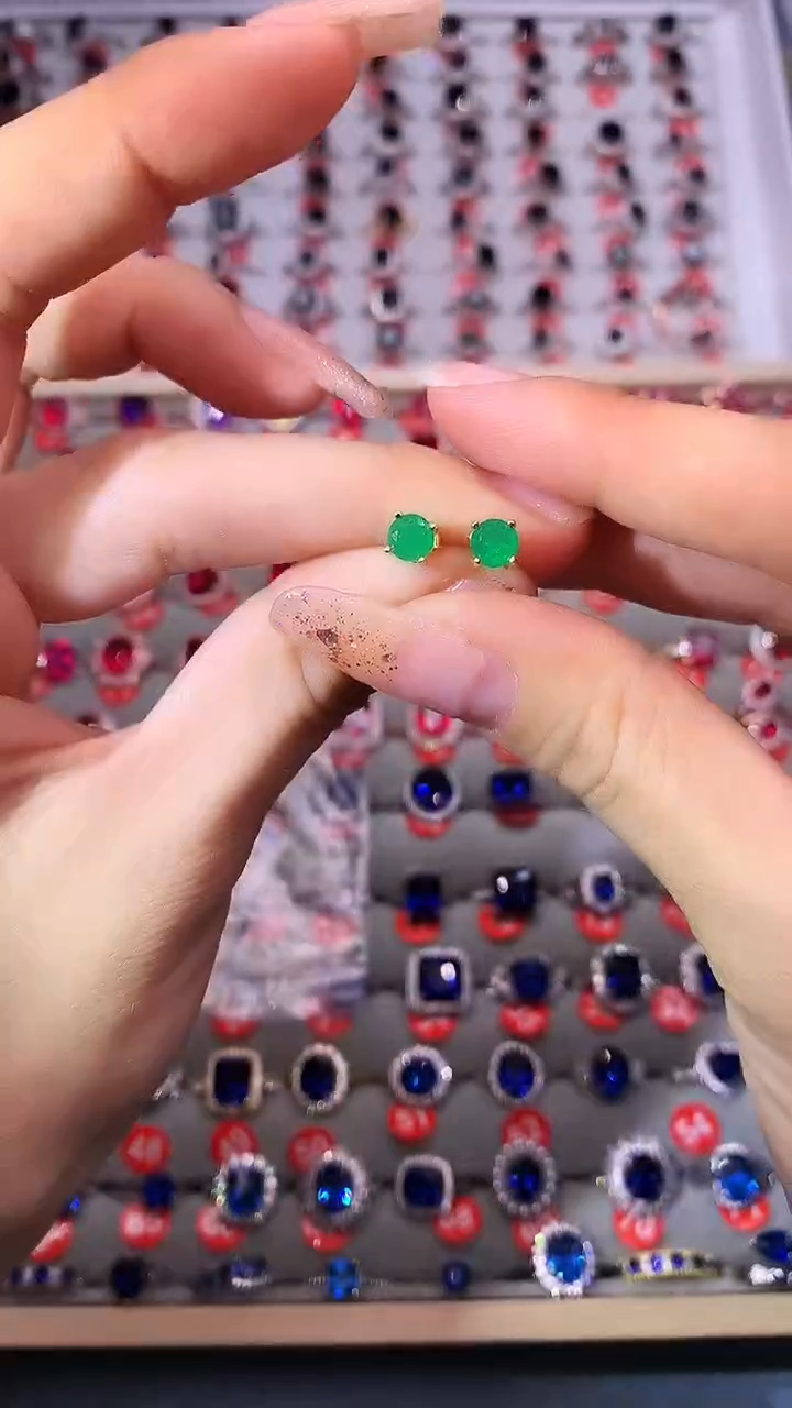 【闪购商品】祖母绿耳饰银S925镶嵌11111