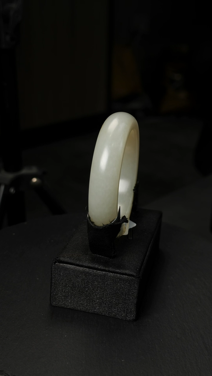 未镶嵌手镯和田玉洒金皮白玉手镯54圈