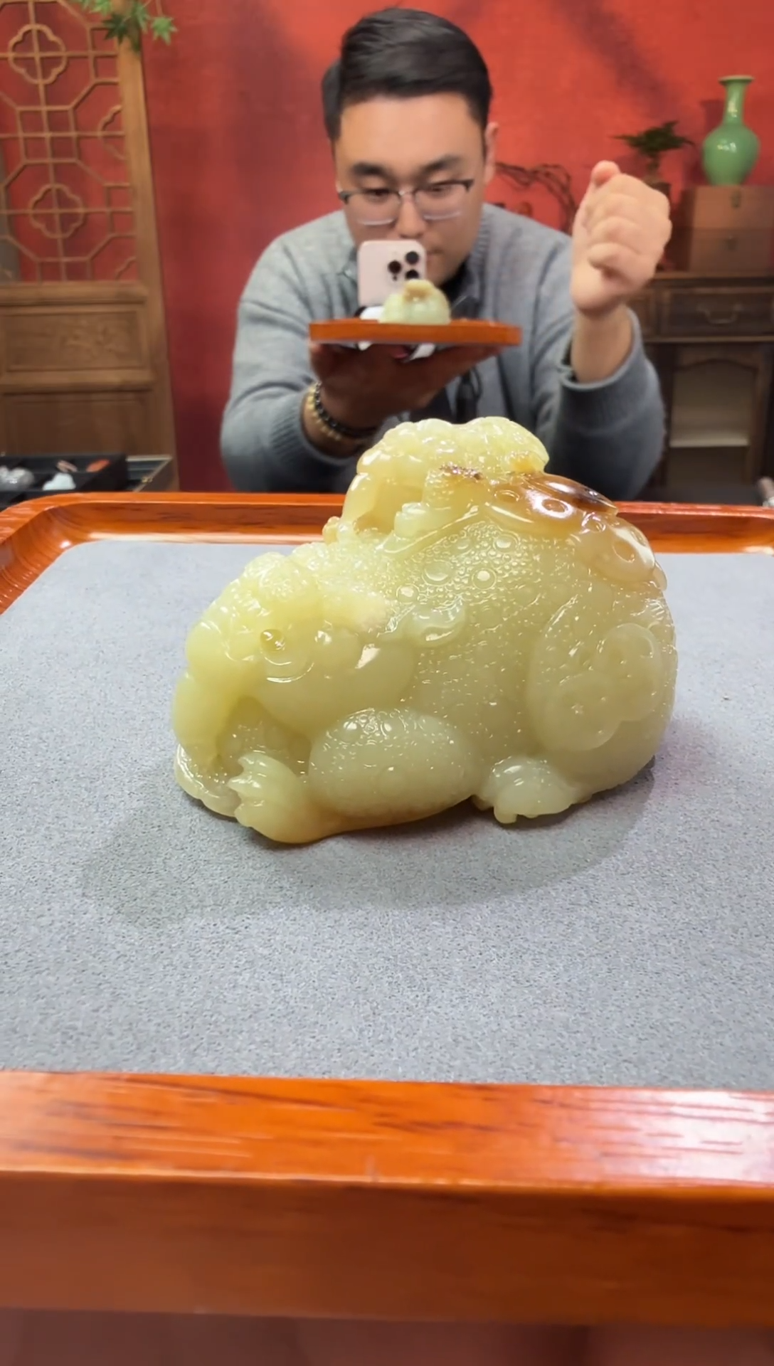 未镶嵌和田玉把件春**哥貔貅手把件