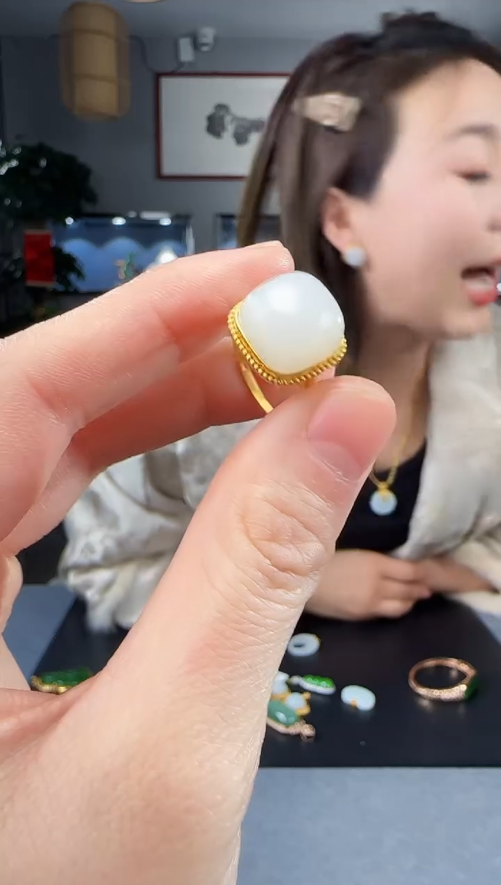 【闪购商品】和田玉戒指18K金镶嵌1