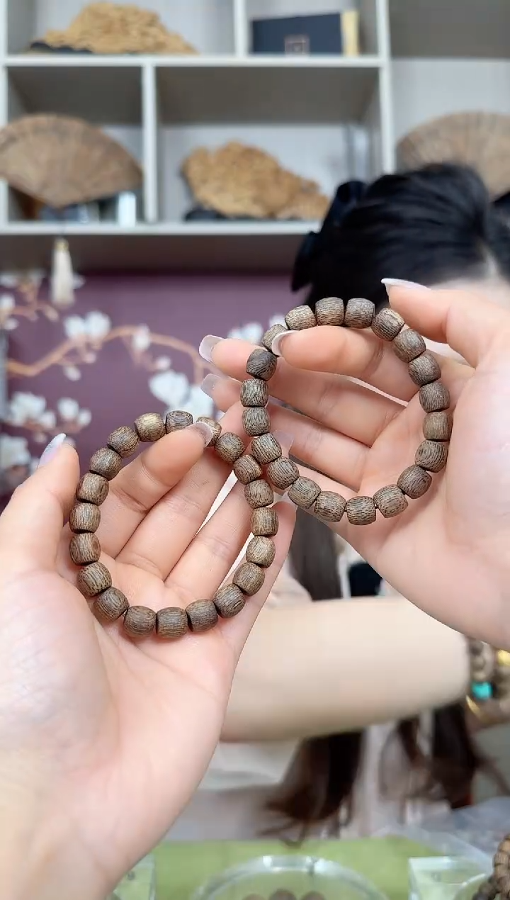 【闪购商品】降真香手串/手链0.9鼓珠单圈虫漏黑油格多样性发其一