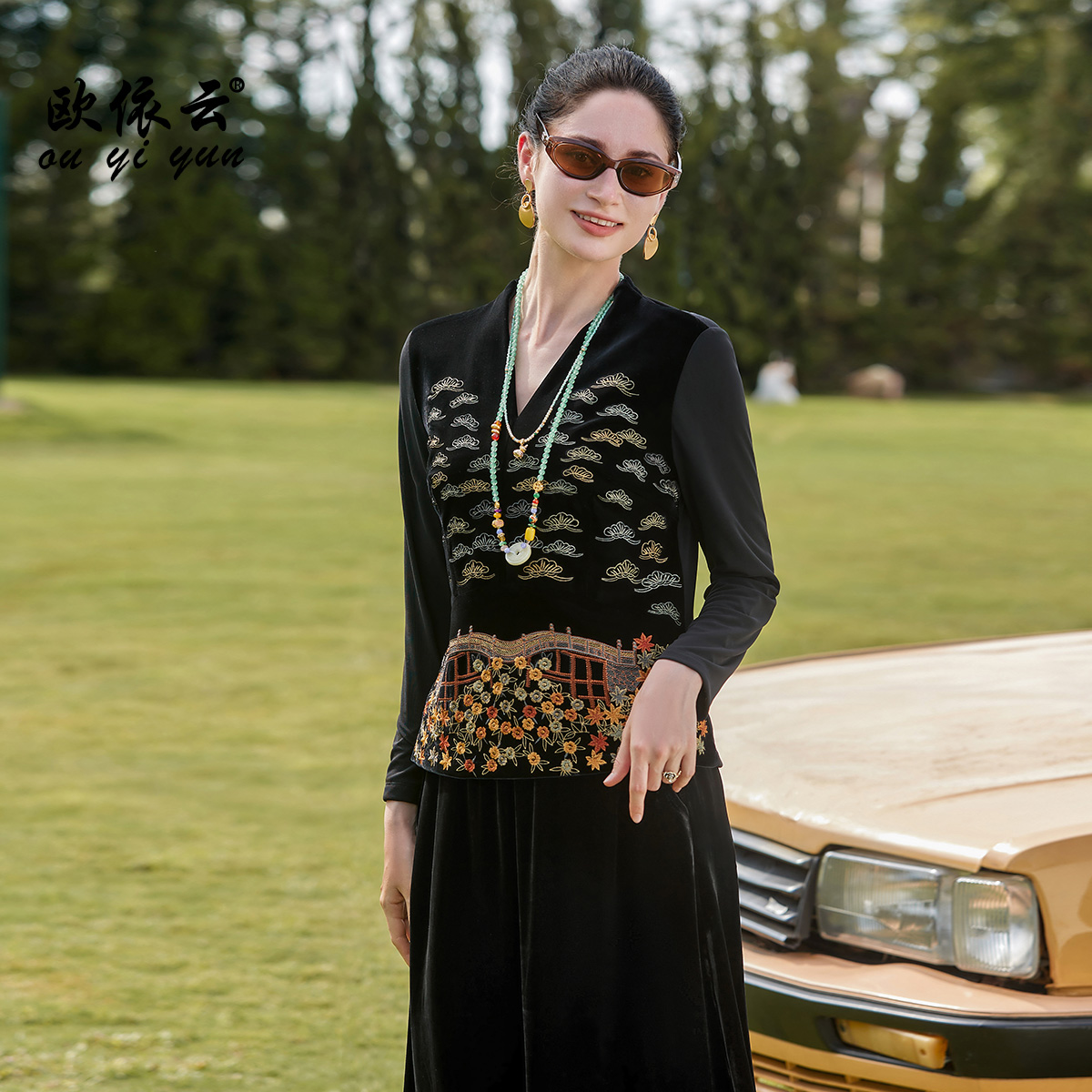 52877欧依云轻奢华丽修身显瘦中年妈妈秋装洋气女衫长袖2025新