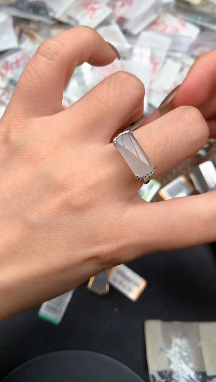 18K金镶嵌挂件翡翠一13圈