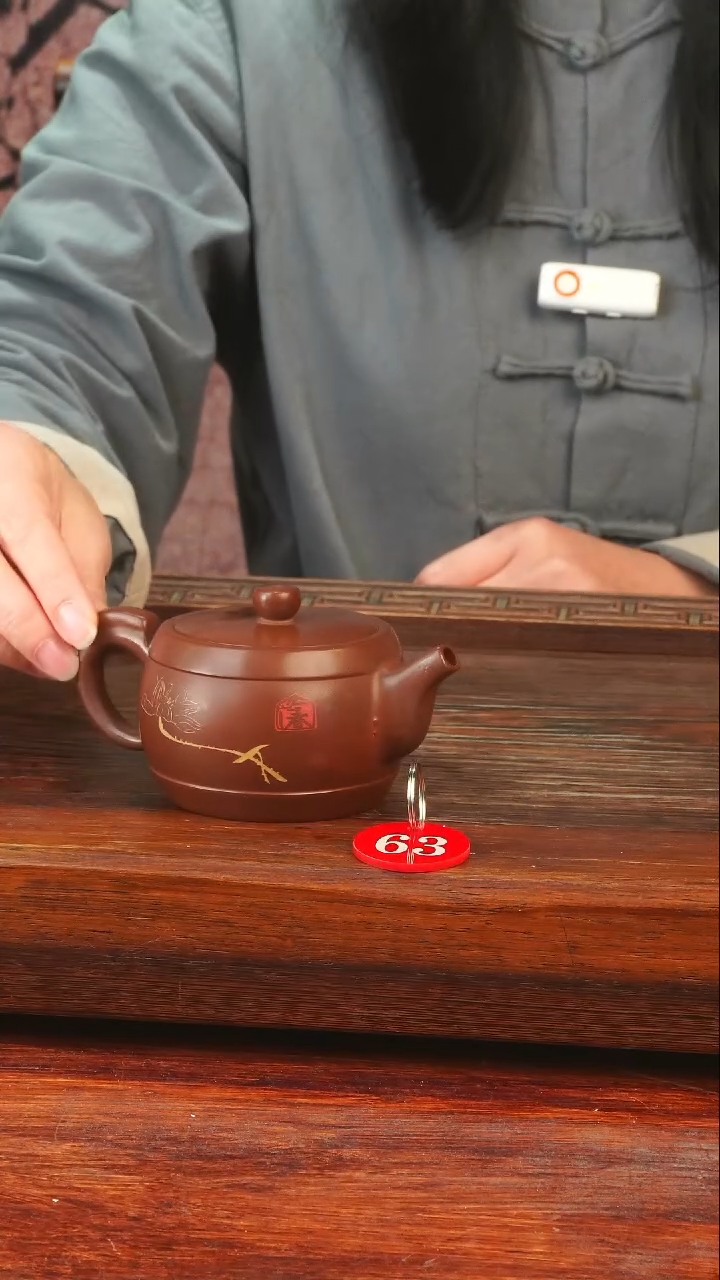 63逢春紫陶全手工羊肝红刻填石鼓壶220ml（微瑕）