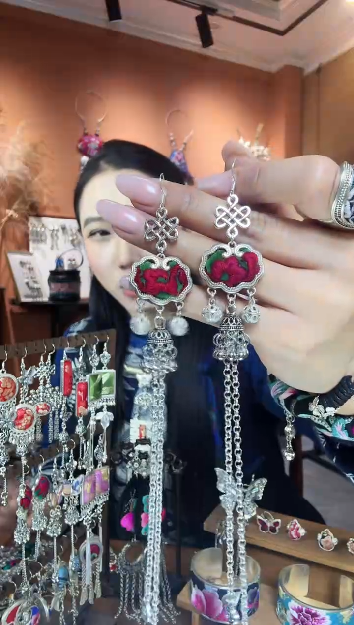 【闪购商品】刺绣纯手工民族风耳环