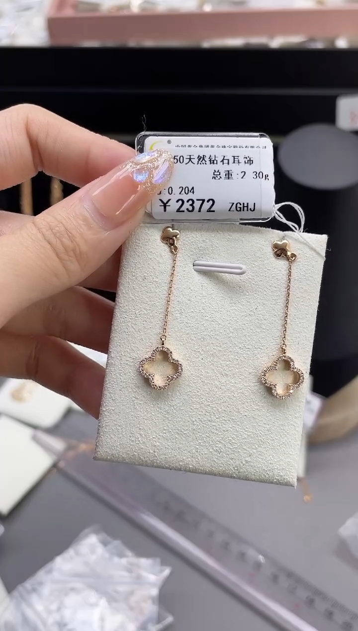 【闪购商品】钻石耳饰18K金镶嵌剪断标绳不退不换