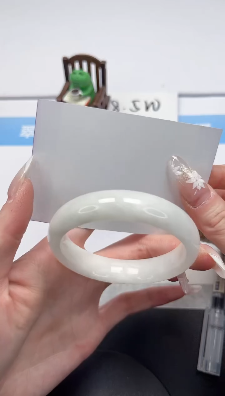 【闪购商品】和田玉手镯未镶嵌V428-55.5