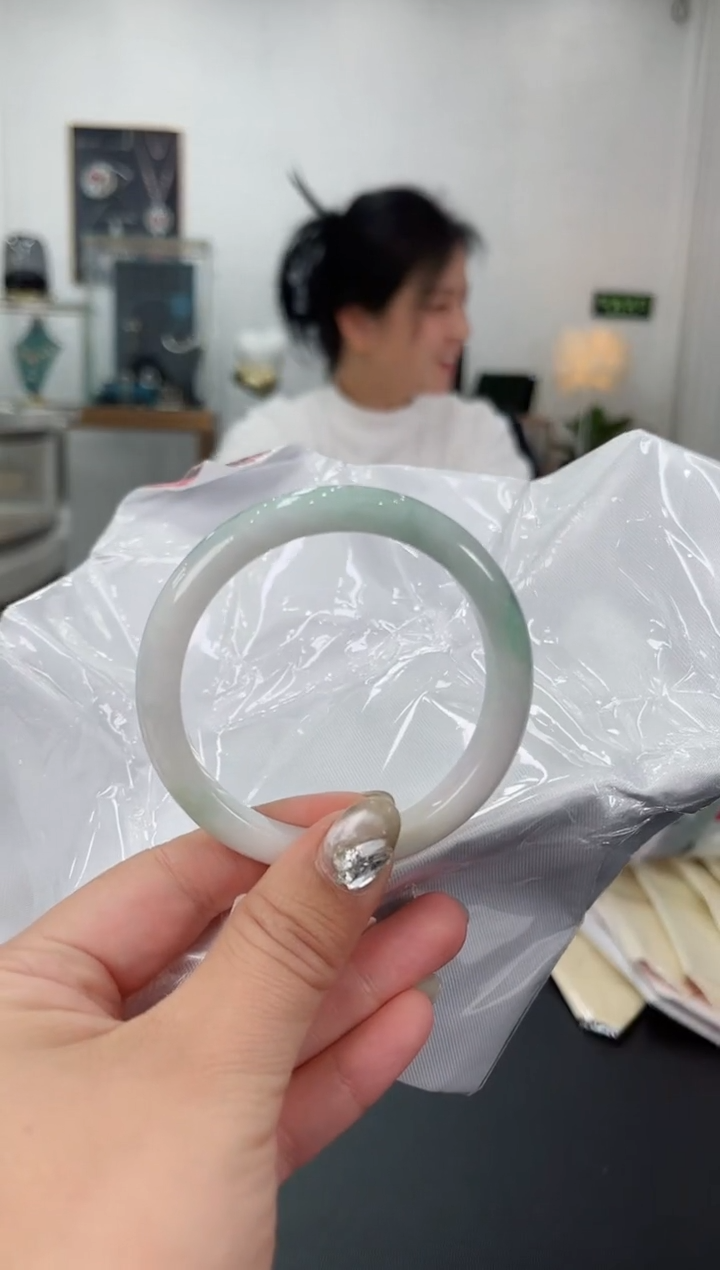 【闪购商品】翡翠手镯未镶嵌天然翡翠A货