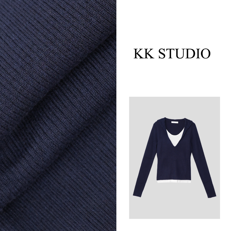 淇淇KK Studio秋季新款假两件连帽V领修身针织上衣9544