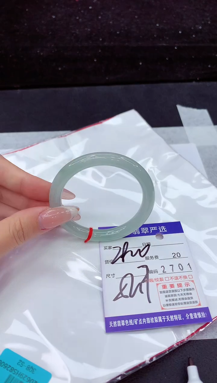 翡翠手镯未镶嵌1