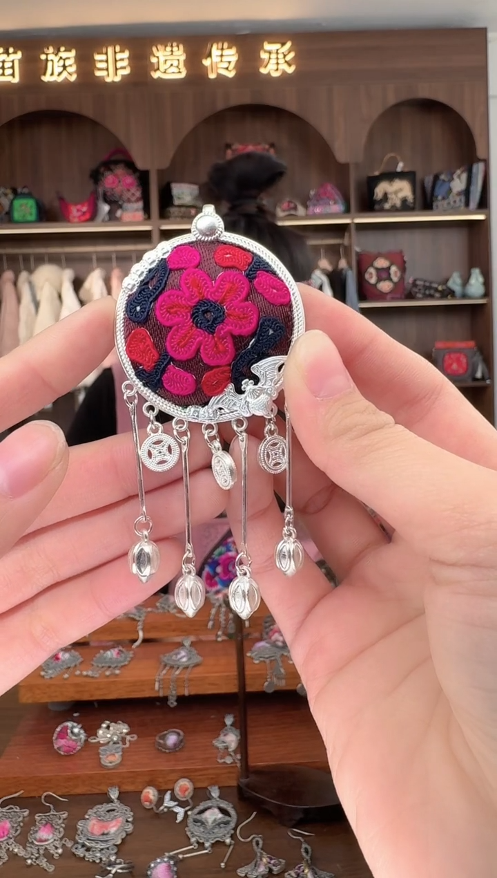 【闪购商品】织绣扶光苗绣传承186