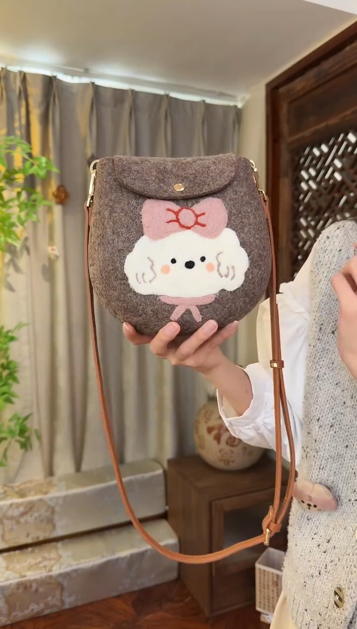 羊毛非遗羊毛毡包 蛋蛋包比熊