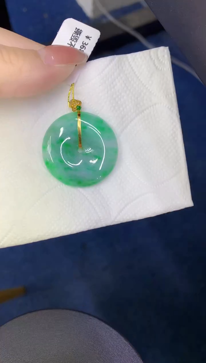 颈饰18K金镶嵌翡翠缅甸天然翡翠A货