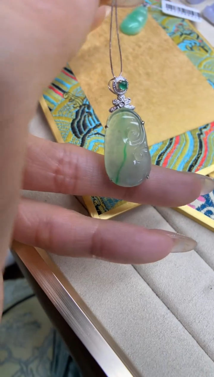 【闪购商品】翡翠颈饰18K金镶嵌如意