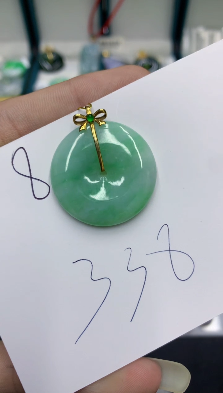 翡翠18K金镶嵌颈饰翡翠
