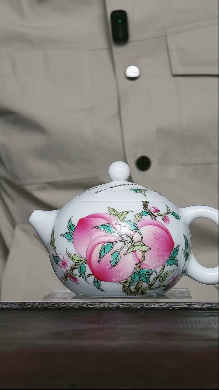 重工粉彩桃子西施壶