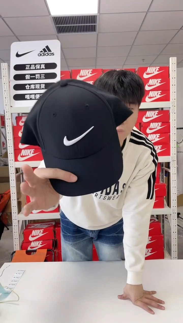 编码闪购尺码  Nike/耐克卫衣卫裤以直播间过款为主