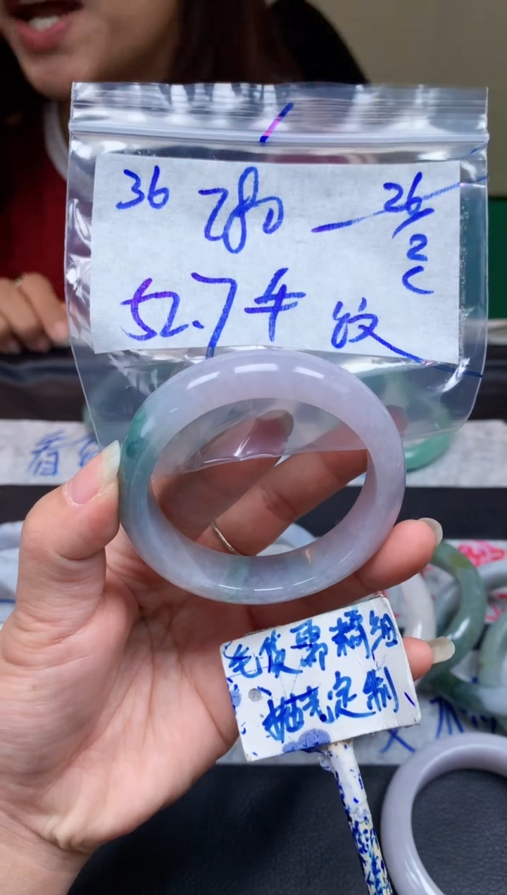 【闪购商品】定制翡翠未镶嵌36毛货需精细抛光手镯多样性拍一发一