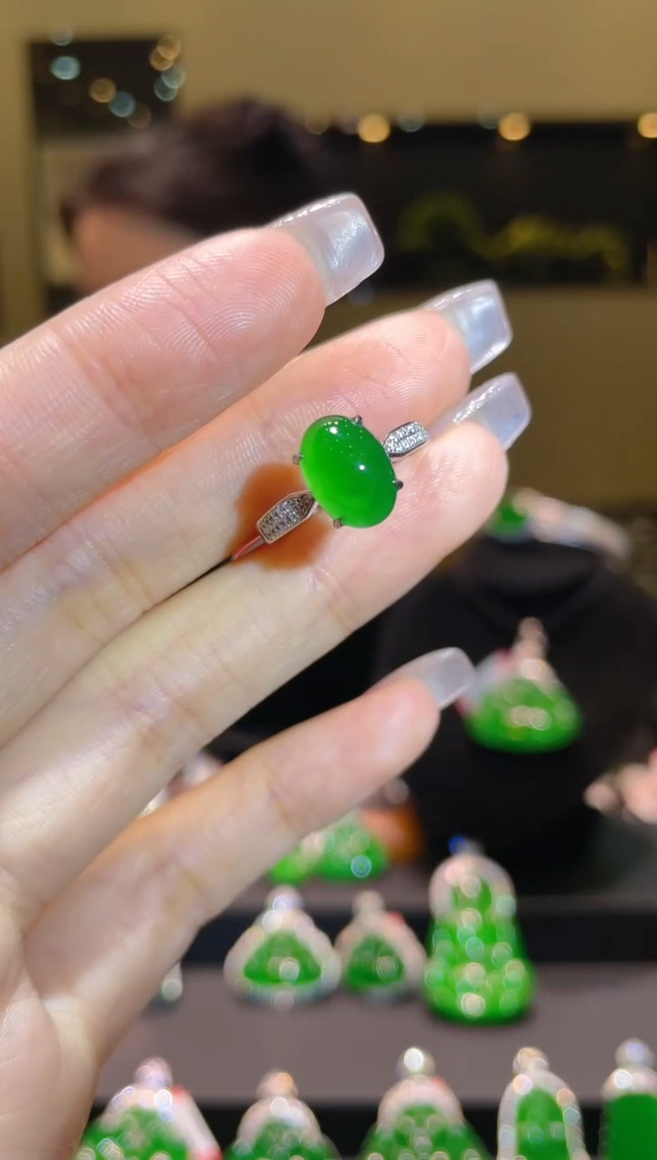 【闪购商品】翡翠吊坠(不含链)18K金镶嵌A58