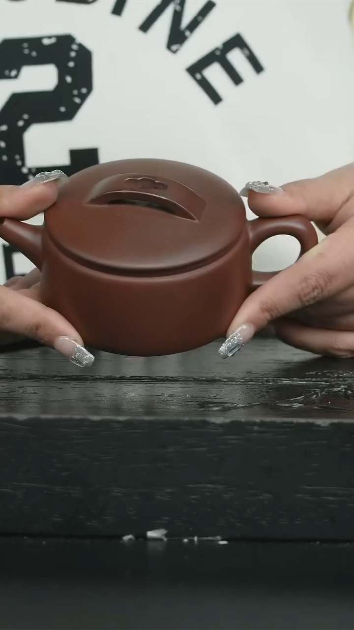 【闪购商品】紫砂茶壶紫泥底刻汉瓦sjw