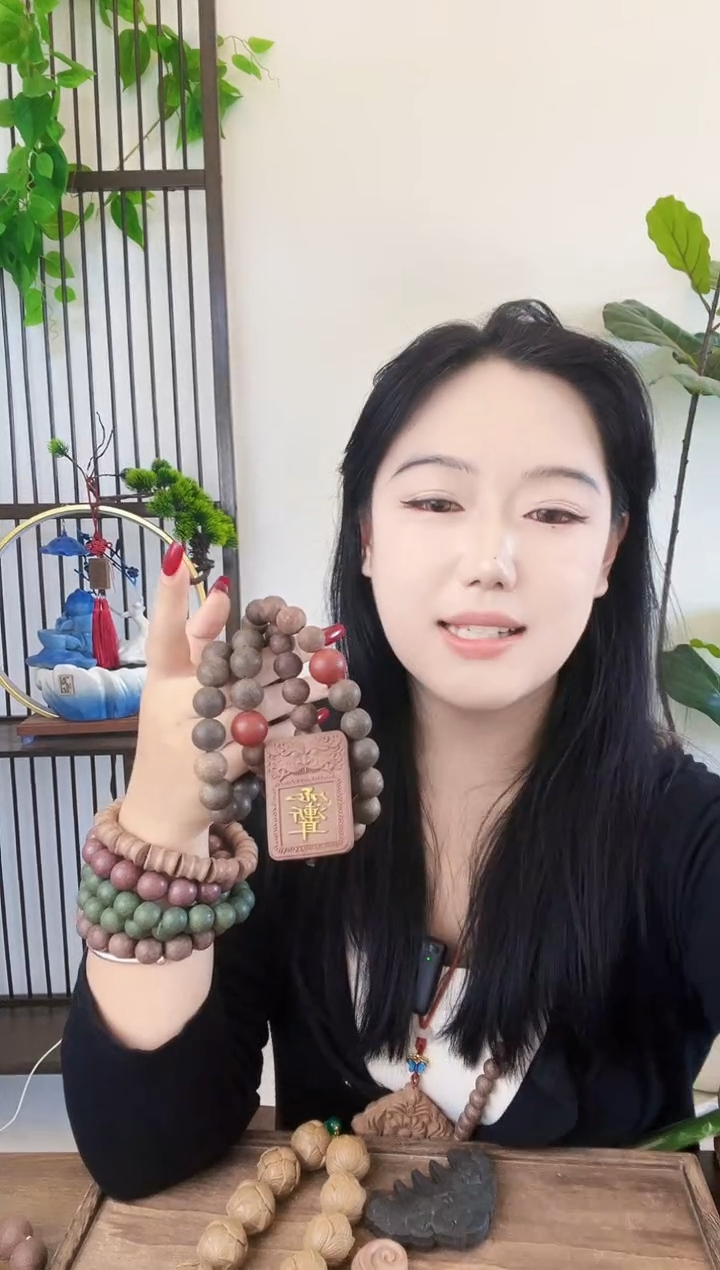 抱朴加金颜加红麝的脖挂  