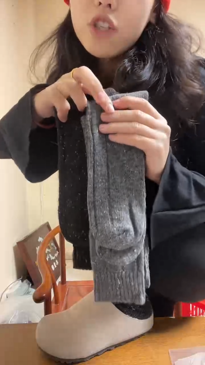 两个袜子裤袜羊毛