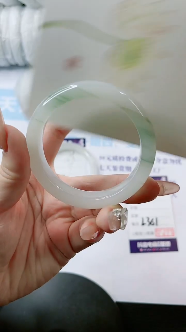 【闪购商品】石英质玉手镯未镶嵌多样性发货L361