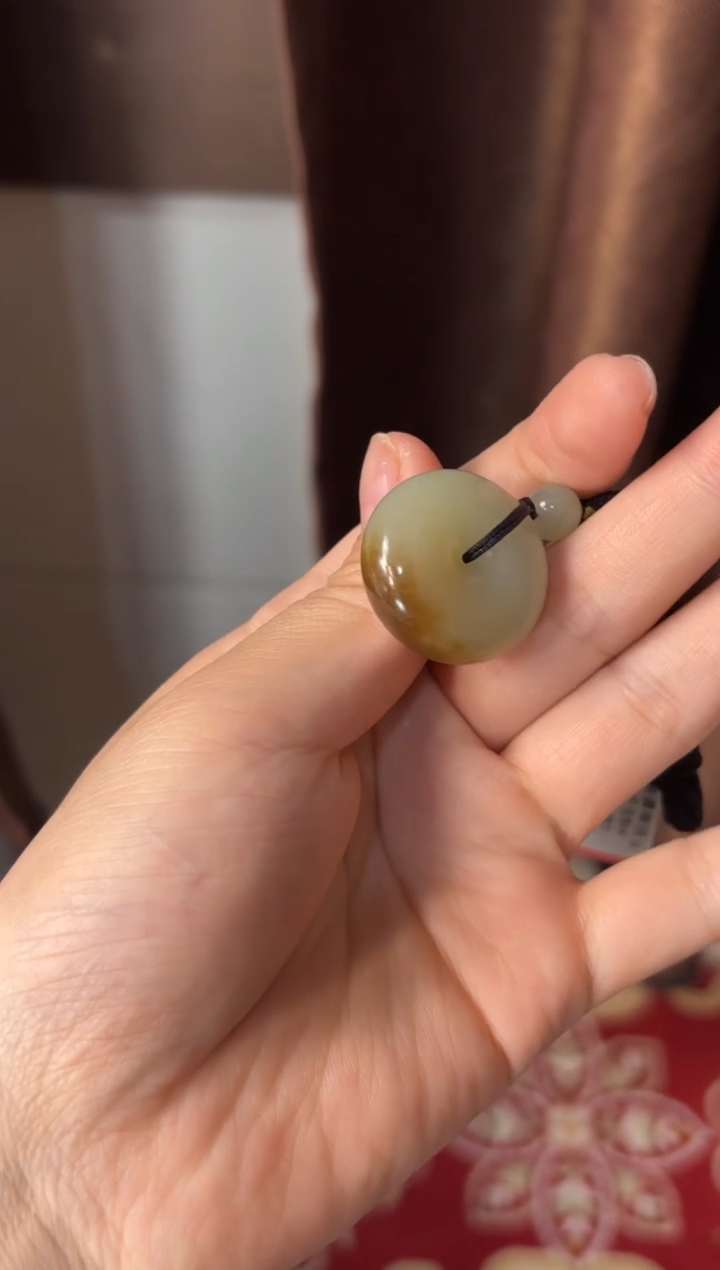 【闪购商品】和田玉吊坠(赠链)未镶嵌且末微色差近矿吊坠