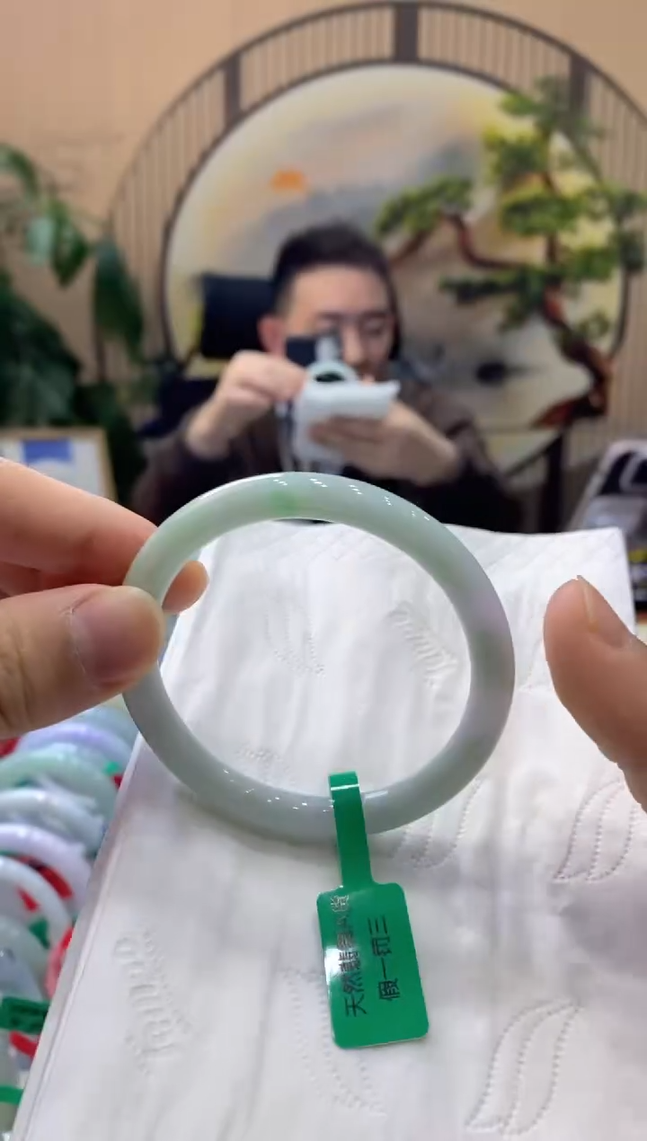 【闪购商品】翡翠手镯未镶嵌000010275