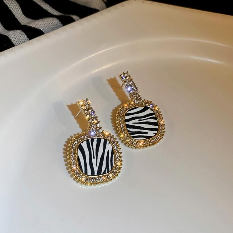 铜合金耳饰 气质轻奢时尚百搭法式小众精致满钻耳饰LY0620