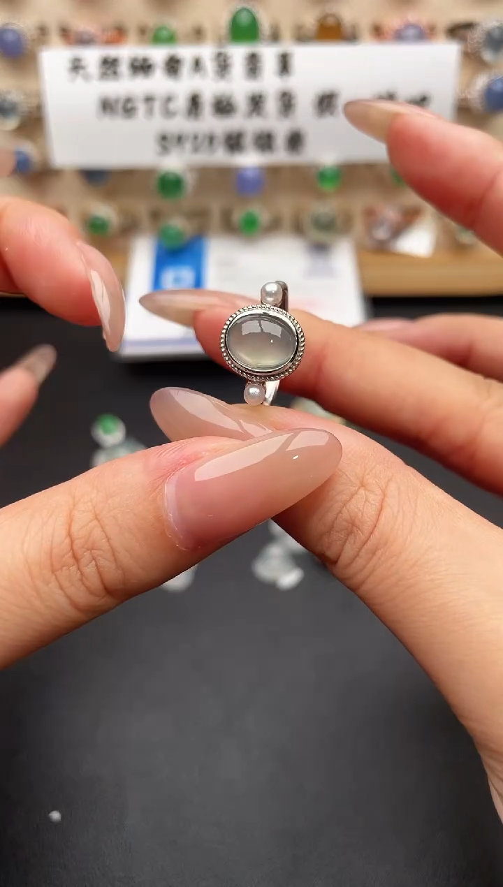 银S925镶嵌戒指翡翠一物一证一礼盒