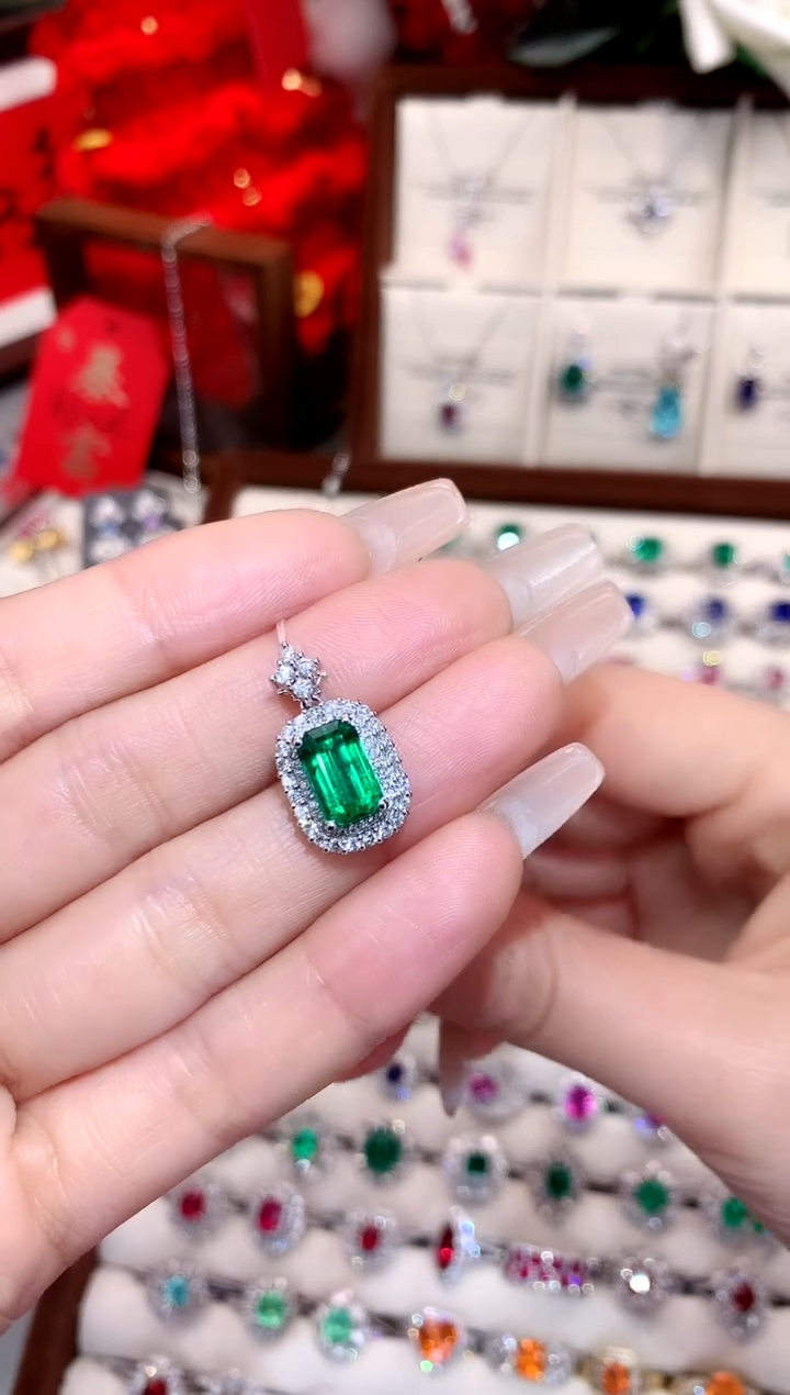 【闪购商品】祖母绿吊坠18K金镶嵌2.37ct/天然宝石/七天无理由