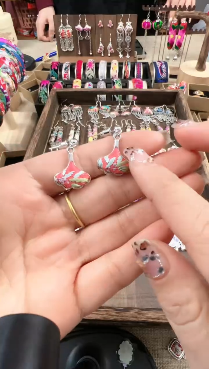 【闪购商品】织绣民族风老绣饰品229