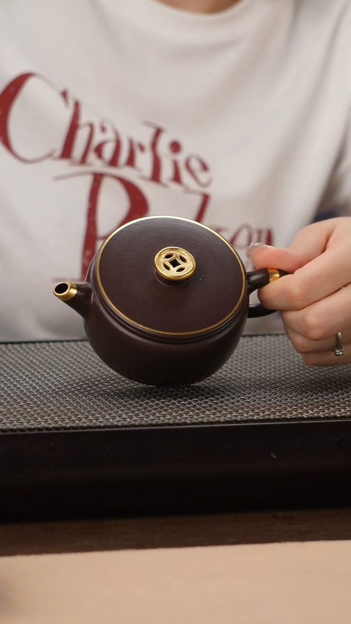 茶壶紫砂四号井茄皮紫泥描金钱币钮汉瓦150cc