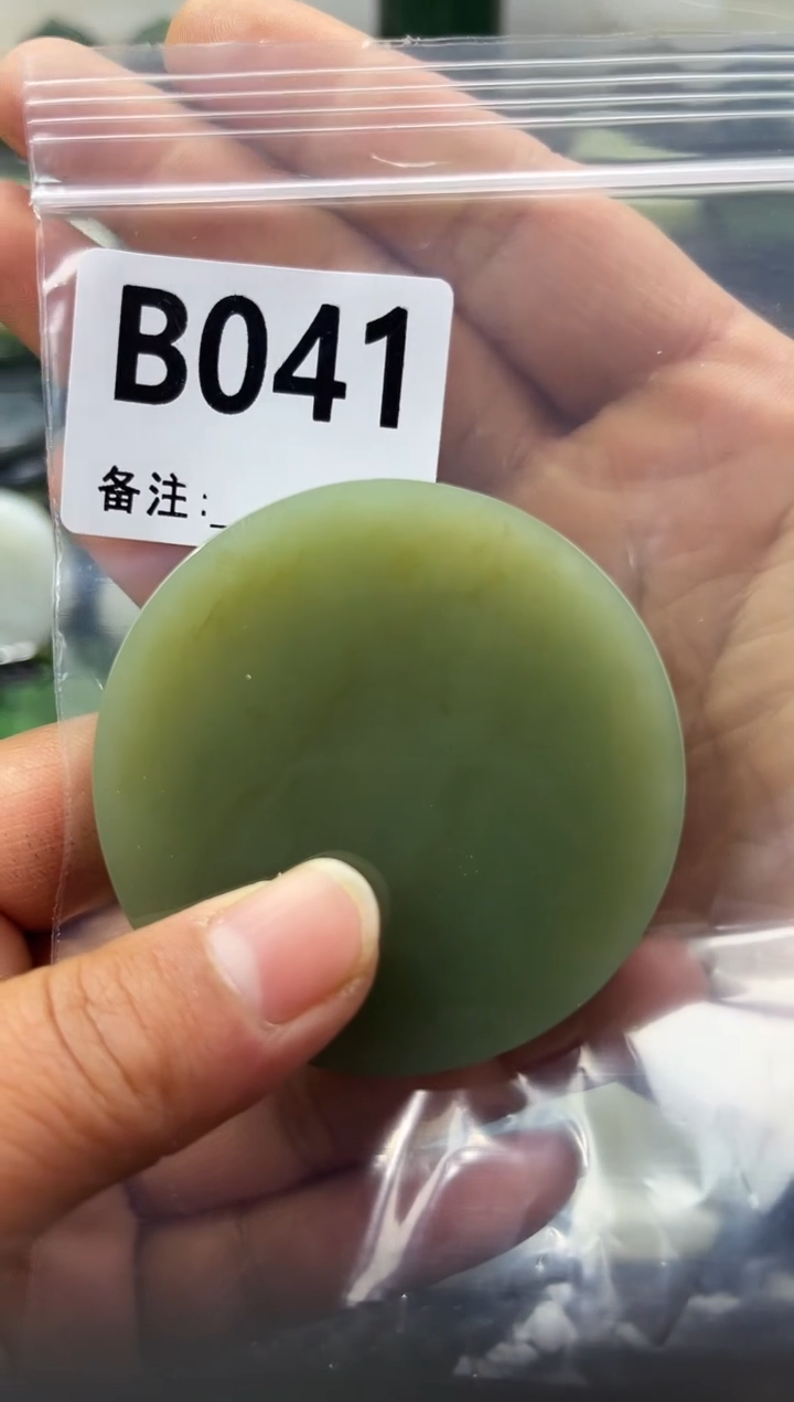 未镶嵌和田玉珠宝半成品镯芯