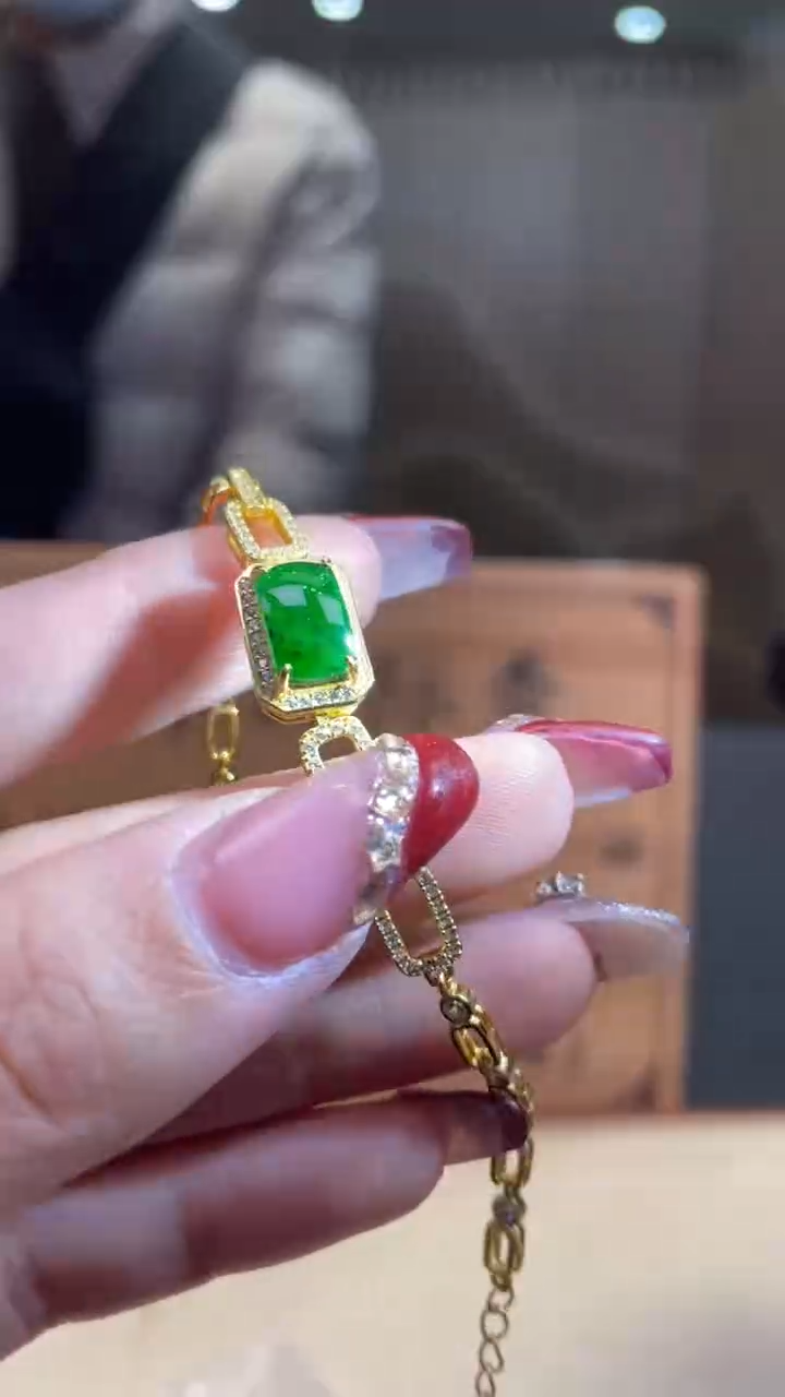 【闪购商品】翡翠颈饰未镶嵌      *1