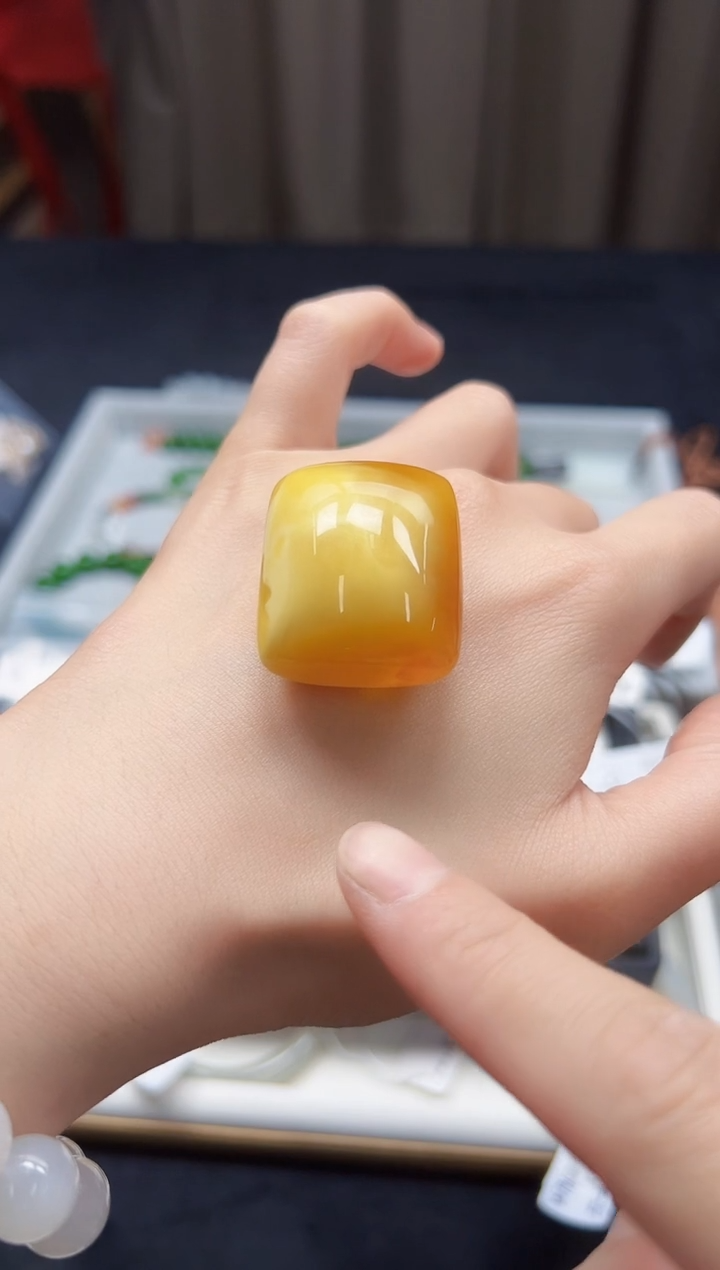 【闪购商品】蜜蜡颈饰未镶嵌蜜糖色无事牌XY6340