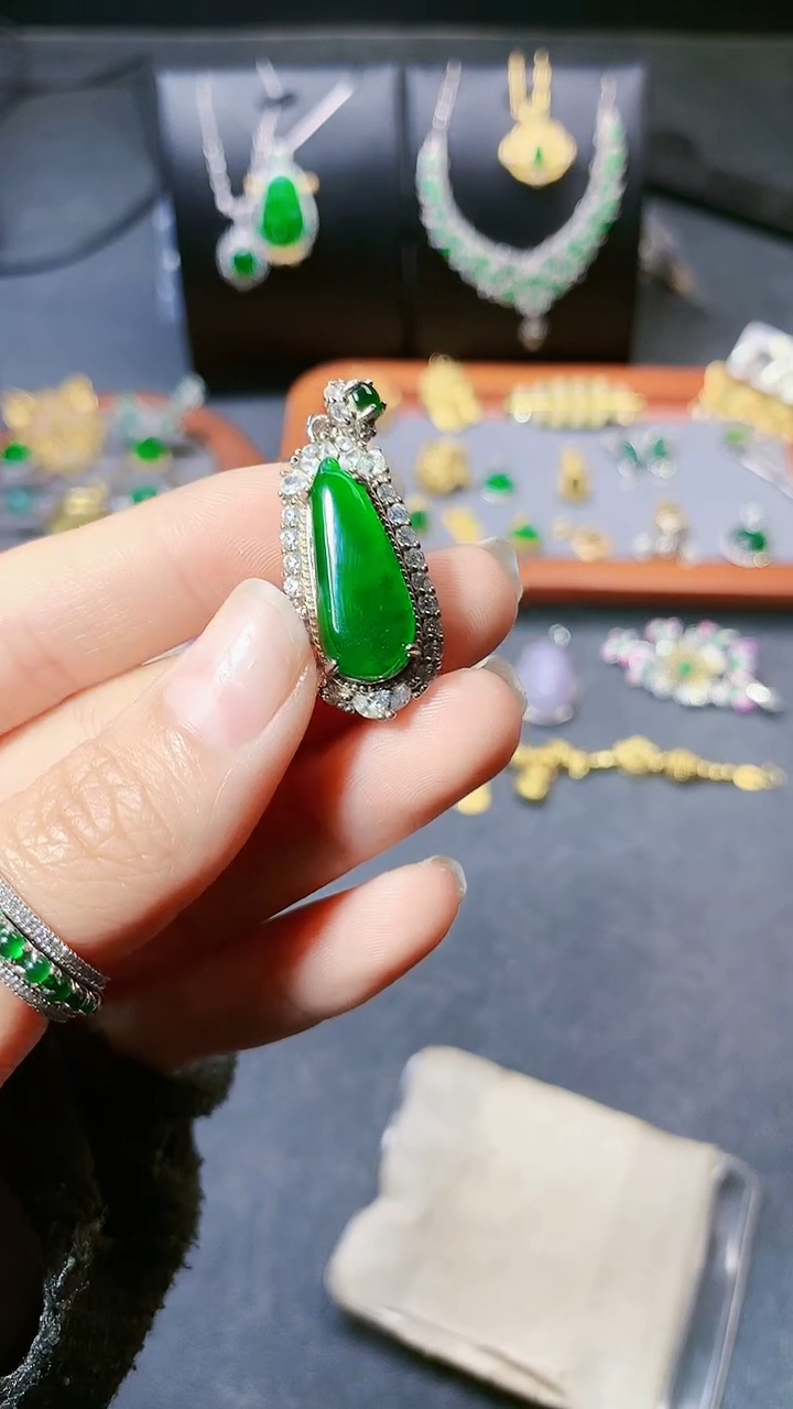 【闪购商品】翡翠颈饰银S925镶嵌吊坠