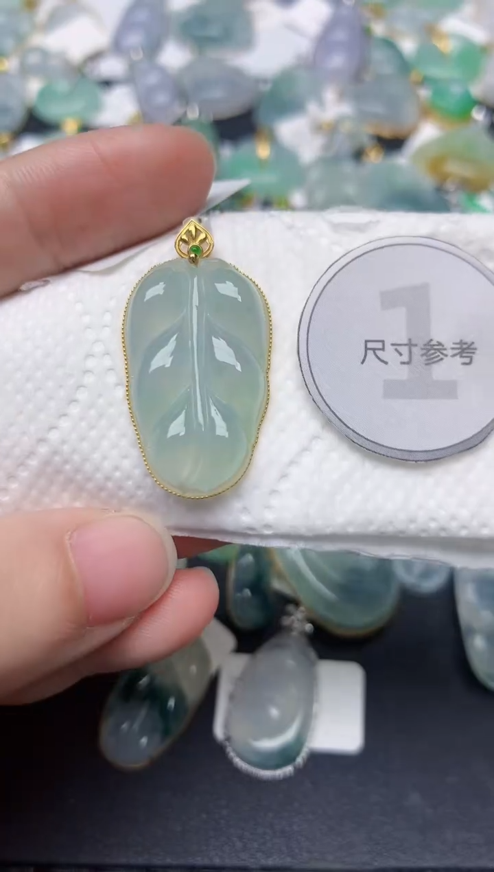 颈饰18K金镶嵌翡翠天然缅甸A货翡翠