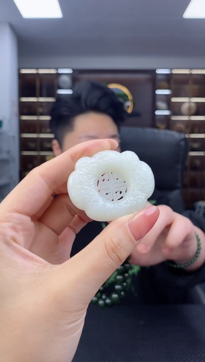 【闪购商品】和田玉颈饰未镶嵌平安锁清货4