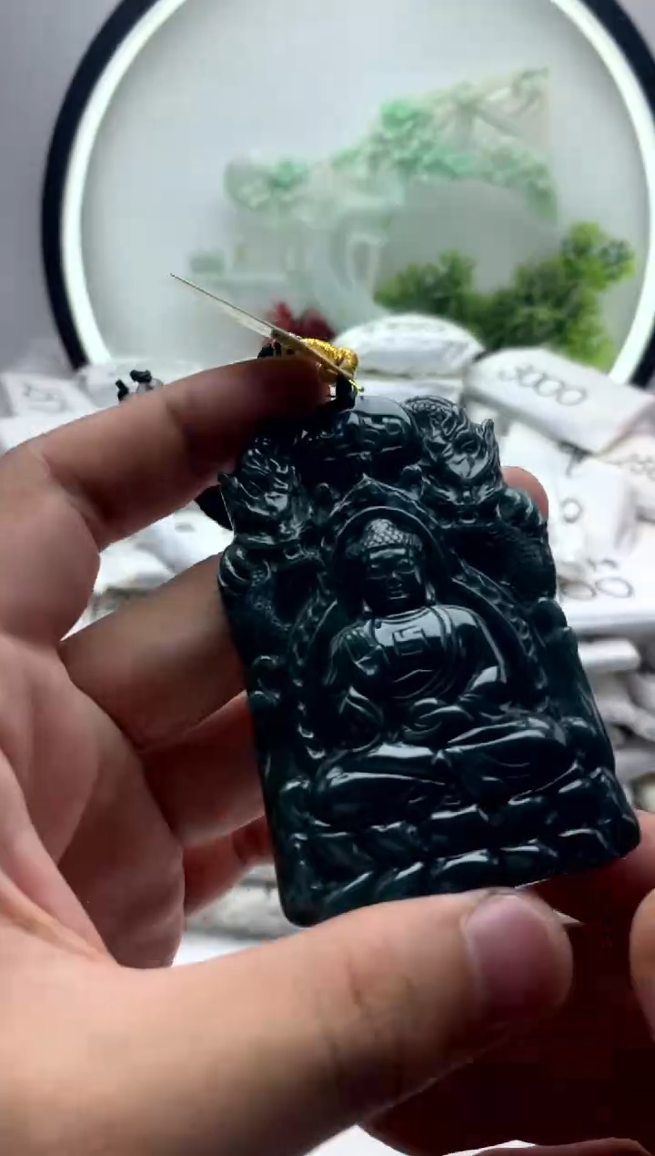 翡翠未镶嵌颈饰阿弥陀佛