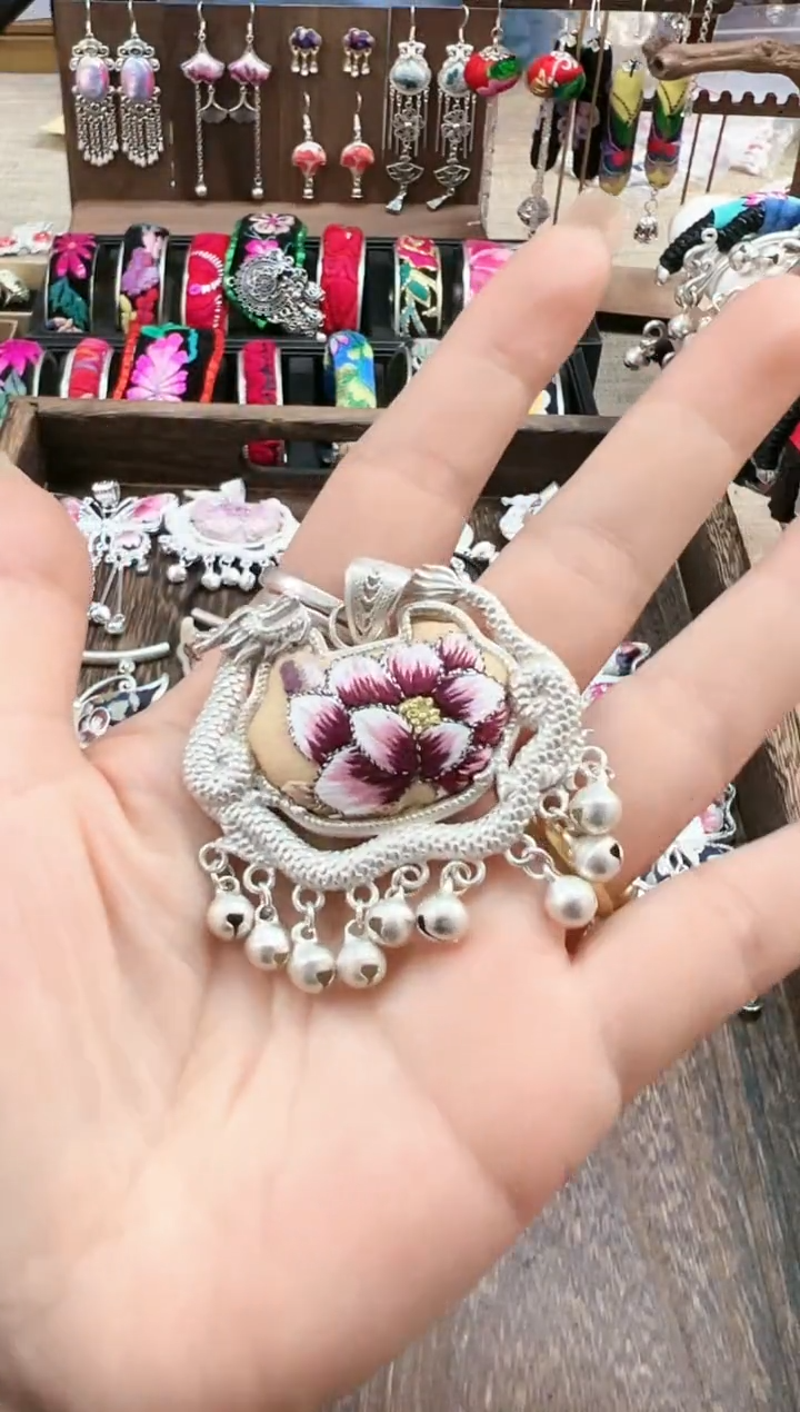 【闪购商品】织绣民族风老绣饰品152