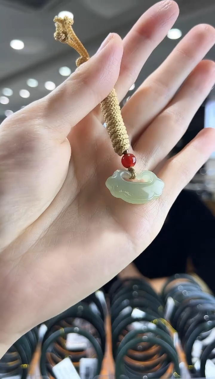 【闪购商品】和田玉吊坠(不含链)未镶嵌如意锁 多样性发其一