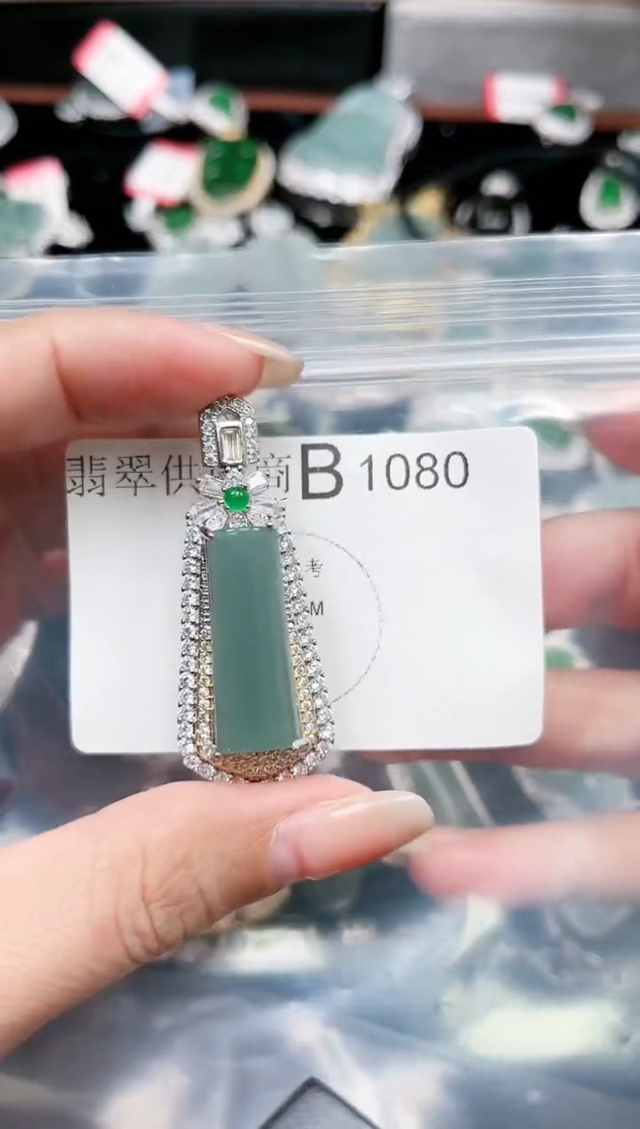 【闪购商品】翡翠颈饰未镶嵌1080赠皮绳