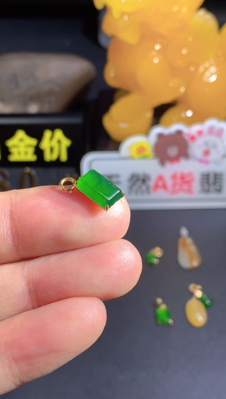 翡翠18K金镶嵌颈饰顺***意   