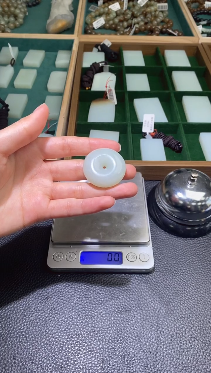 定制和田玉且末料草花沁平安扣33.5*10.6mm