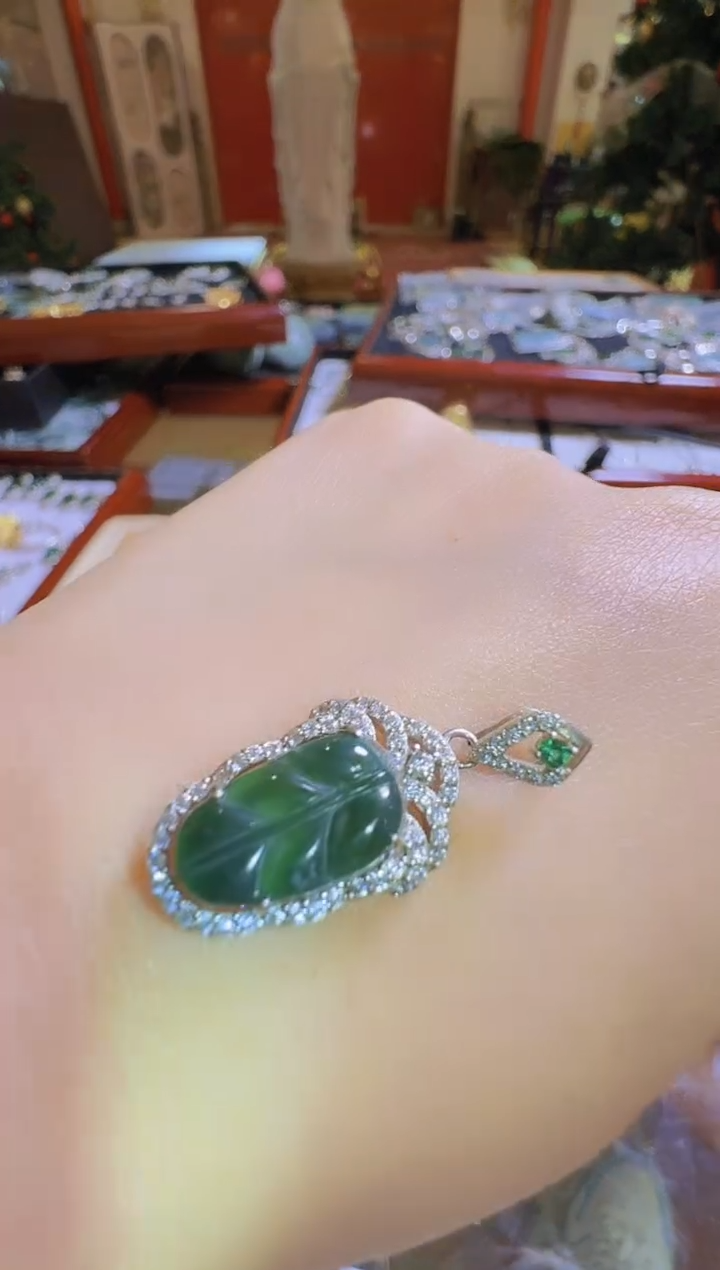 【闪购商品】翡翠吊坠(不含链)未镶嵌翡翠