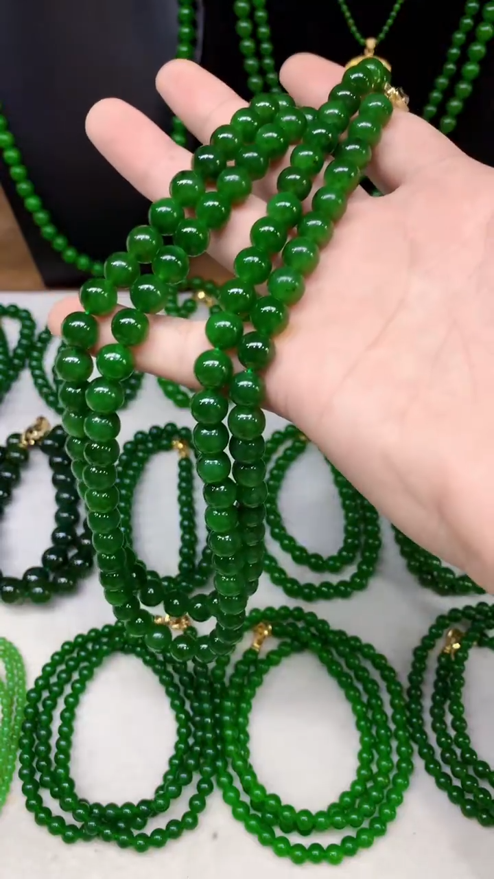 项链未镶嵌和田玉（碧玉）卡10